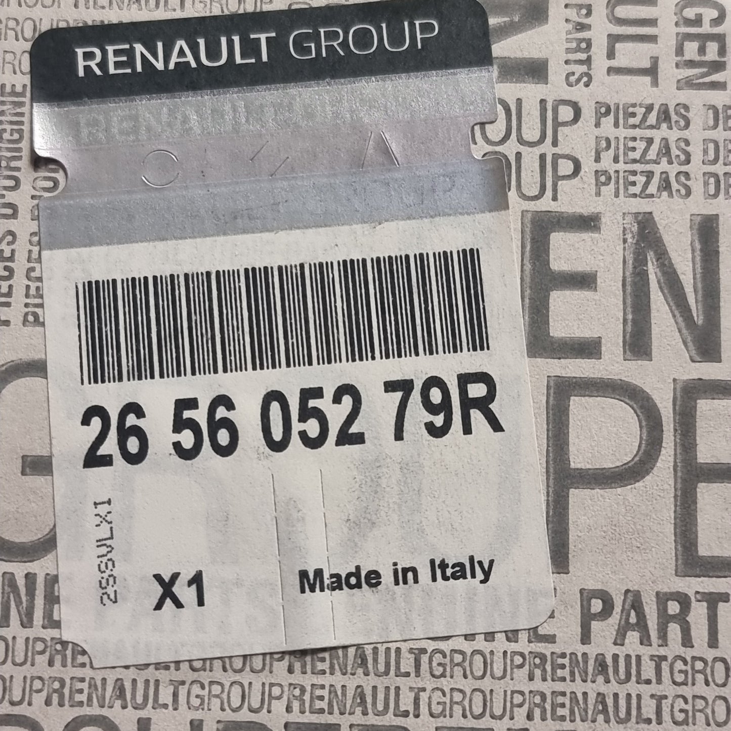 Genuine Right Hand Side Reflector - Dacia Logan / Sandero | 26 56 052 79R