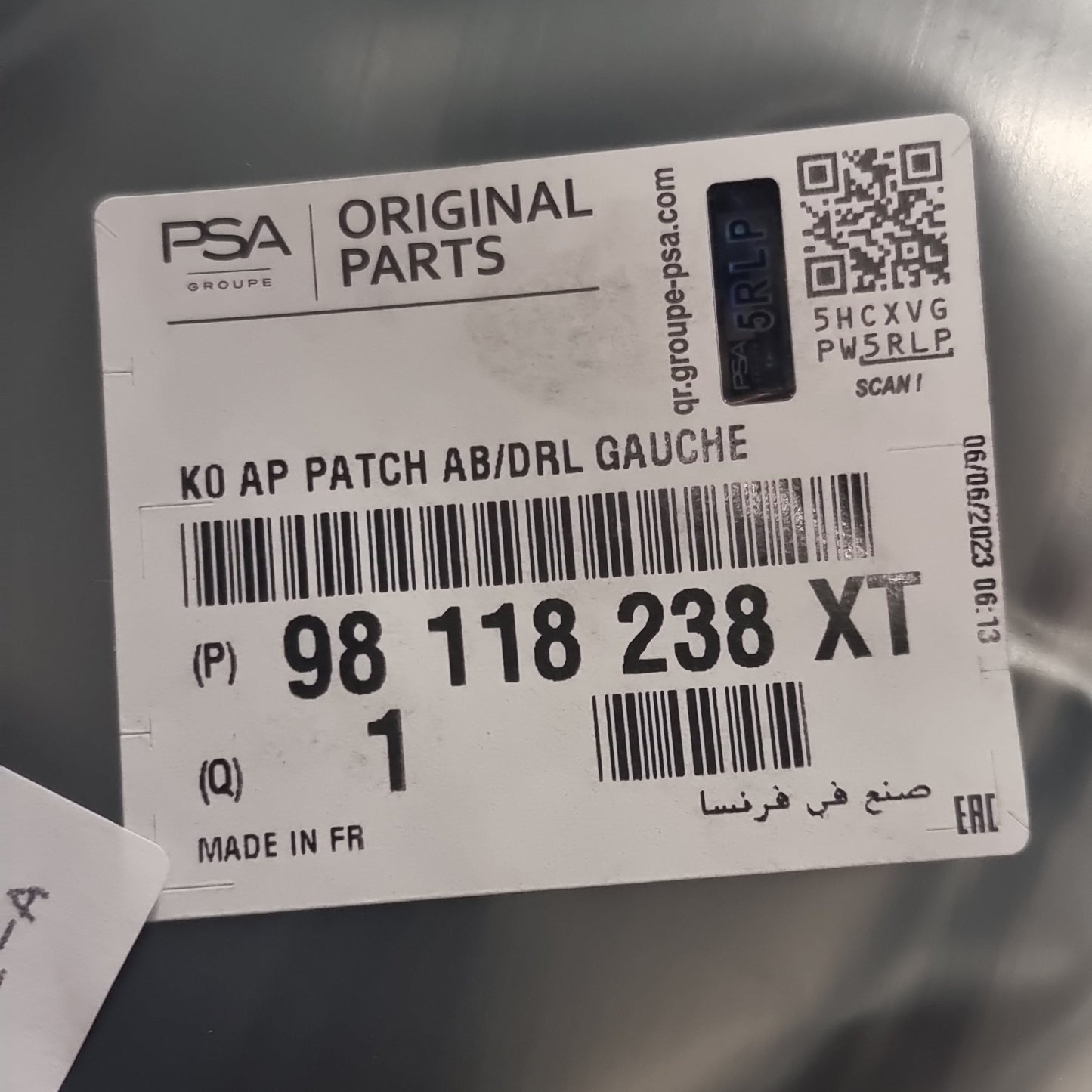 Genuine Front Bumper Trim - Peugeot Traveller | 98118238XT