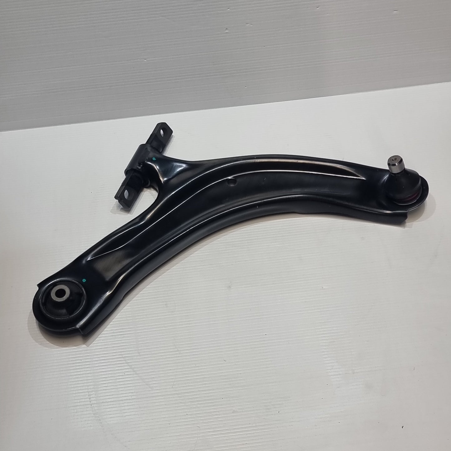Front Right Lower Wishbone - Nissan | NK5012236