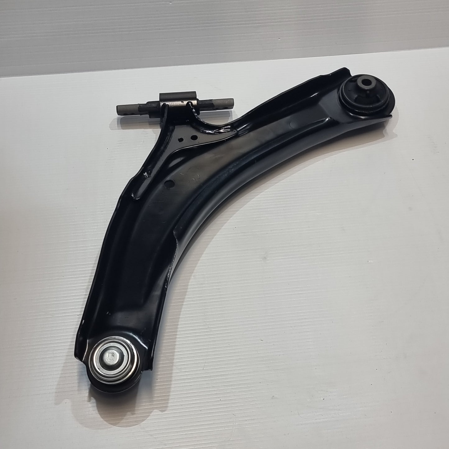 Front Right Lower Wishbone - Nissan | NK5012236