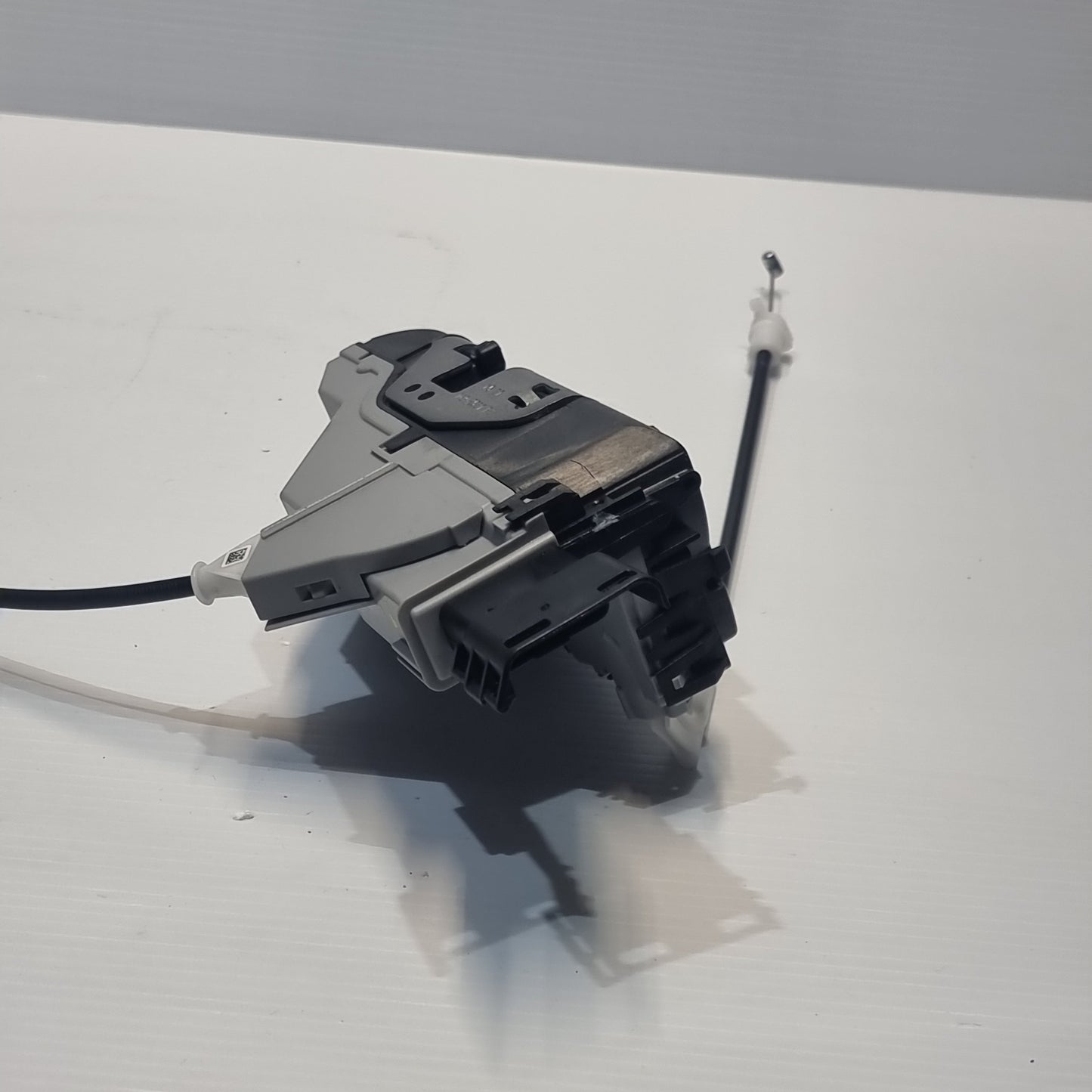 Genuine Front Right Door Lock - Peugeot Partner / Citroen Berlingo | 9135EF