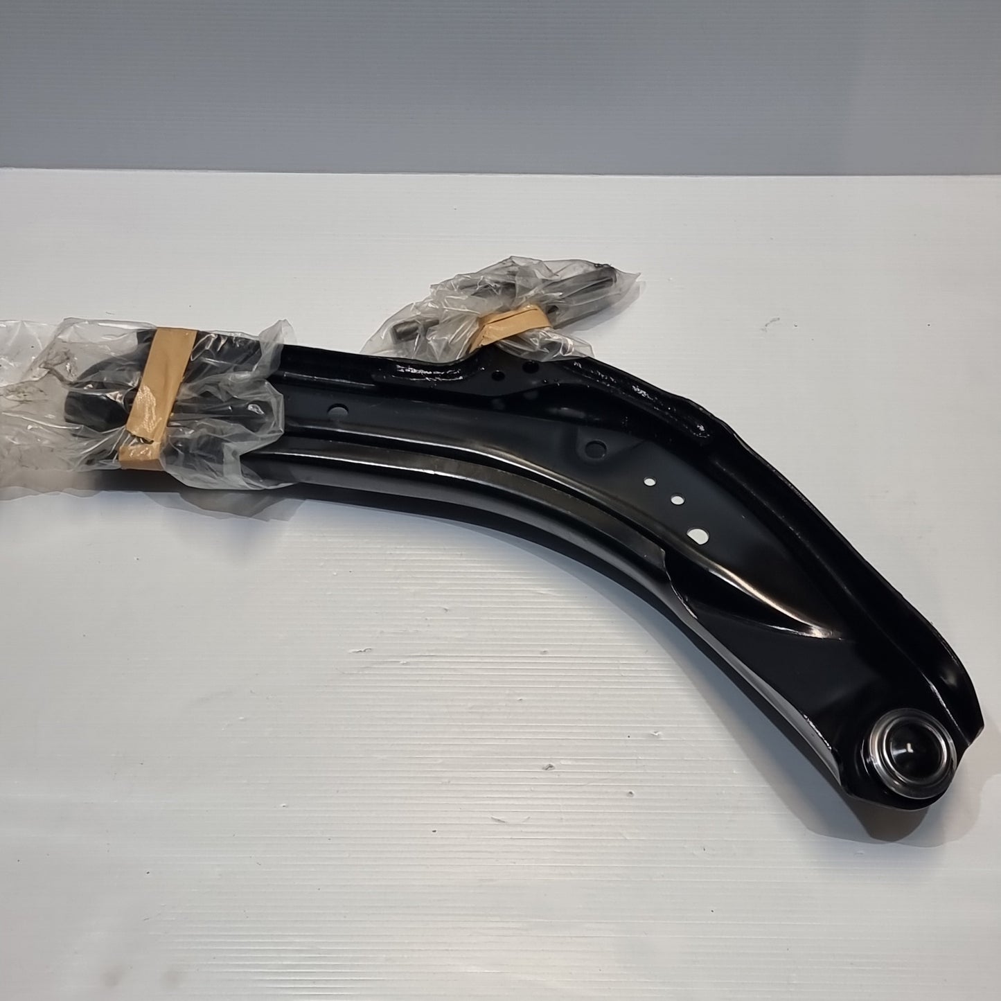 Genuine Front Left Suspension Arm - Nissan Rouge / X-Trail | 545014CA0A