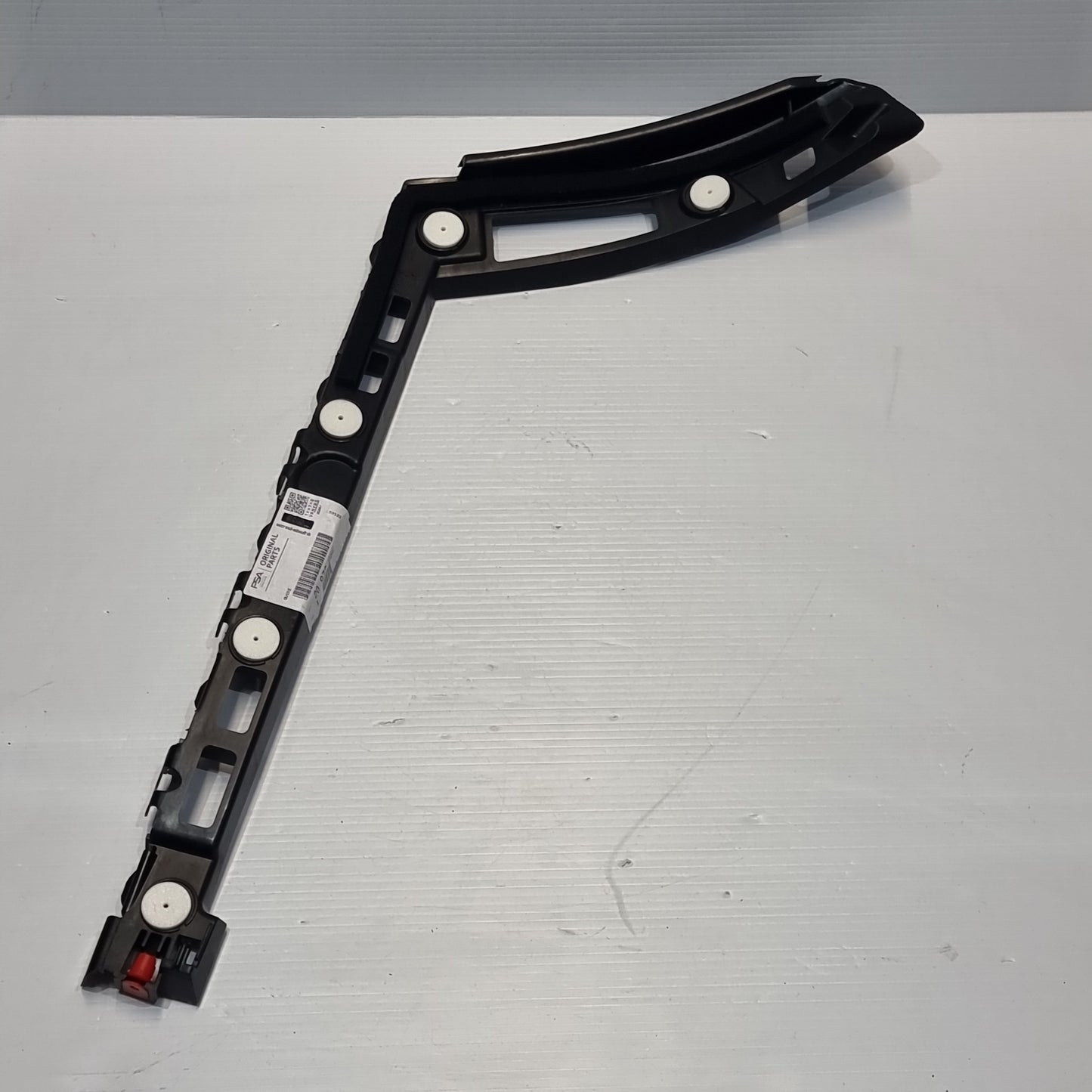 Genuine Rear Right Bumper Mounting Bracket - Vauxhall Insignia | 20972952