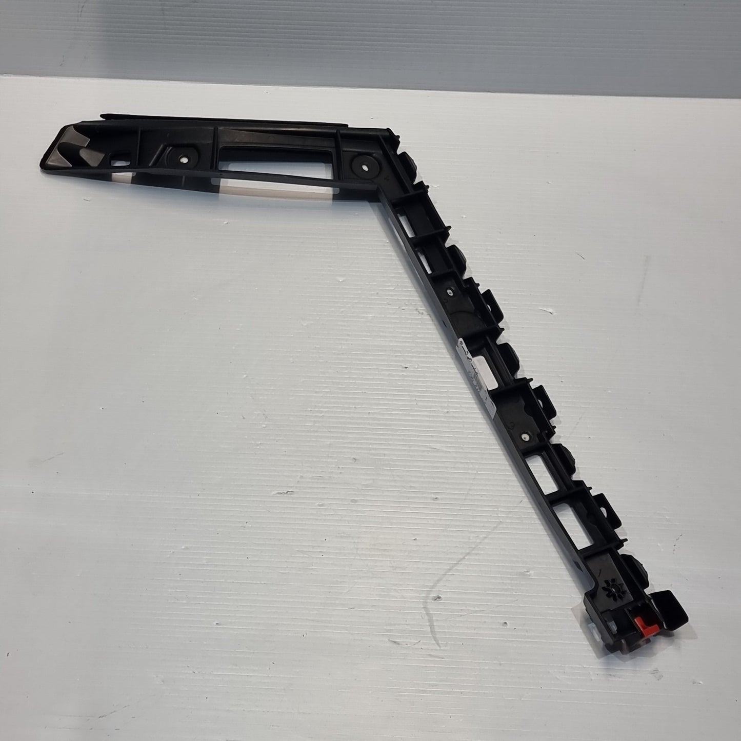 Genuine Rear Right Bumper Mounting Bracket - Vauxhall Insignia | 20972952