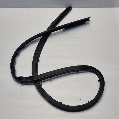 Genuine Rear Left Door Seal - Renault Senic / Grand Senic | 82 83 100 19R