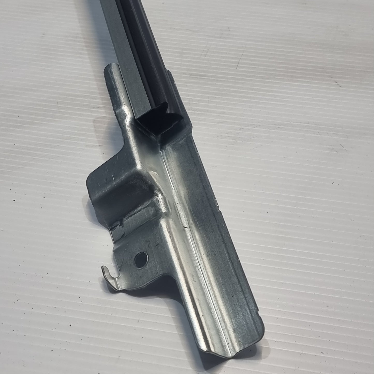 Genuine Glass Run Rubbe - Nissan | 823873VV0A