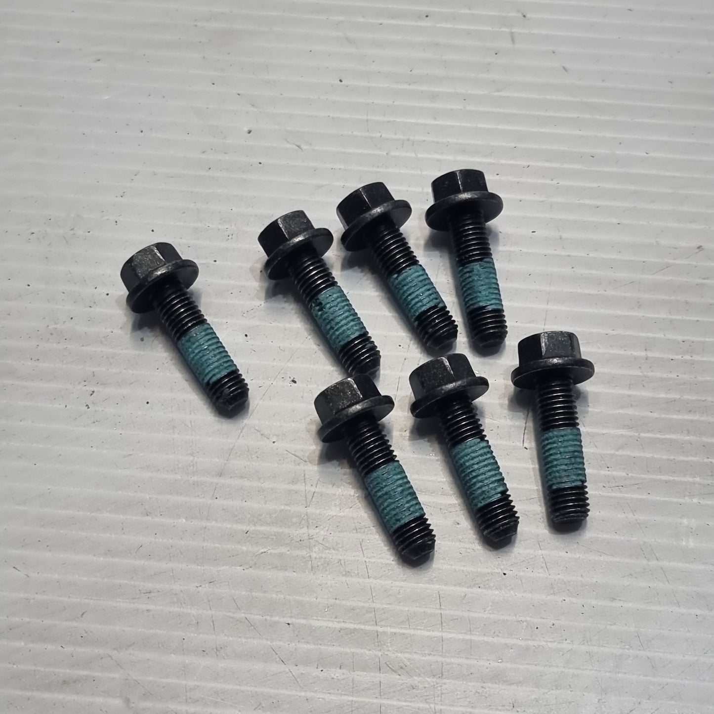 Genuine Water Pump Kit - Volvo XC90 / S60 / V70 / S80 | 31293668