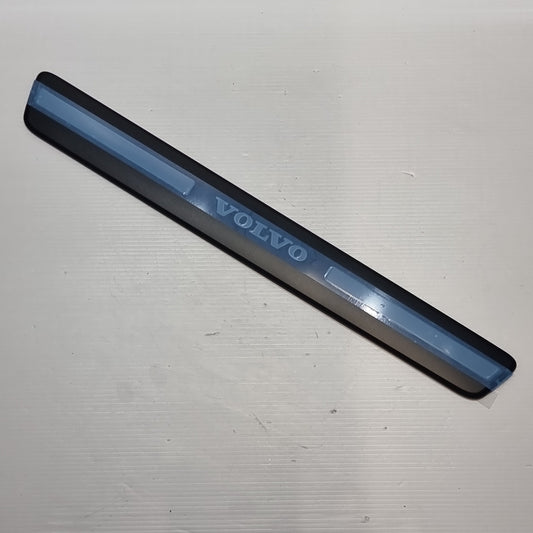 1x Genuine Front Sill Moulding - Volvo XC60 | 31349002