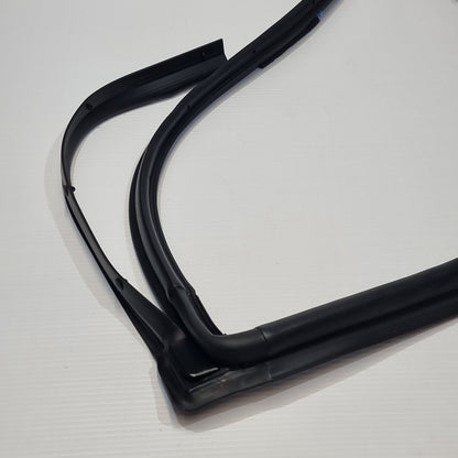 Genuine Rear Left Door Seal - Renault | 76 92 480 85R