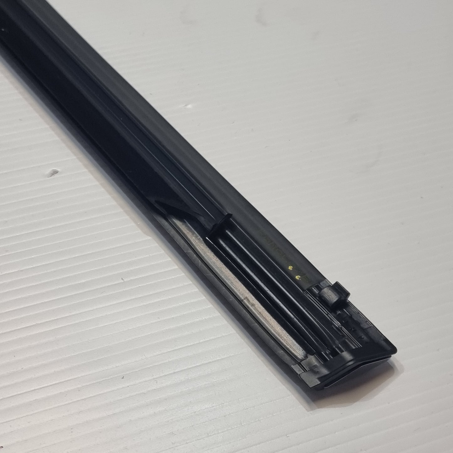 Genuine Rear Right Door Outer Weatherstrip - Ford Fiesta MK6 | 1619593