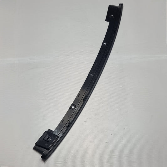 Genuine Grille Upper Seal - Volvo C40 | 32337614